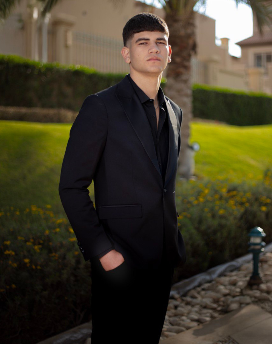 Young gentlemen Tuxedo black Suit Secondary image