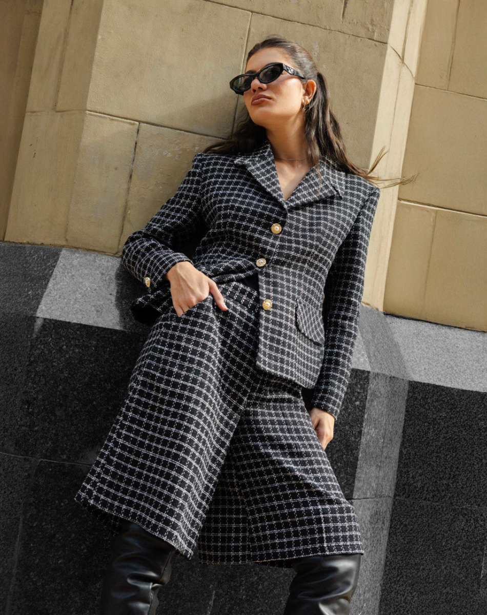 “Nuit Pearl Noir” Tweed shorts