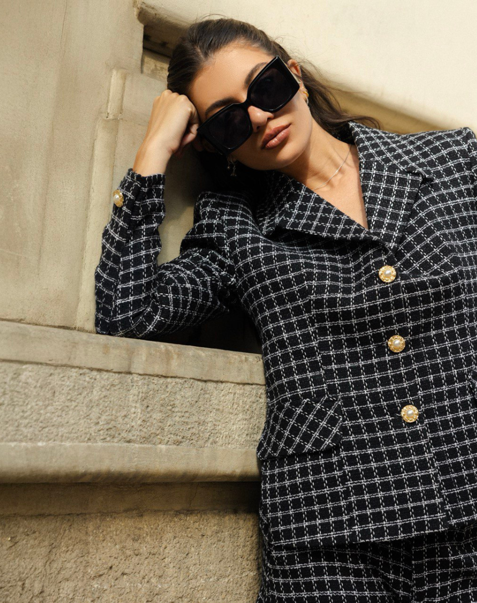 “Nuit pearl Noir” Tweed cropped blazer